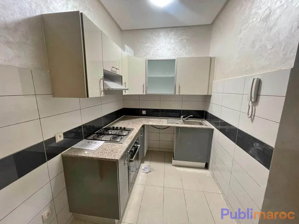Cuisine Équipée Élégante et Complète à Vendre – Très Bon État photo 1