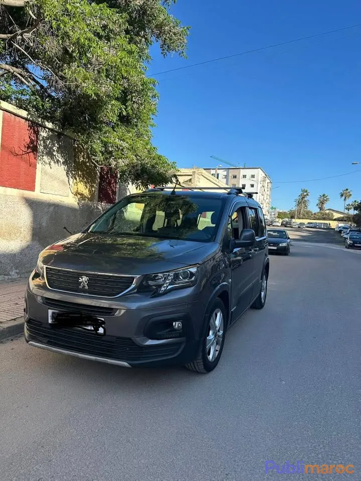 Titre de l'annonce  Peugeot Rifter 2019 – Première Main | Peinture D'origine | Tout Options photo 2