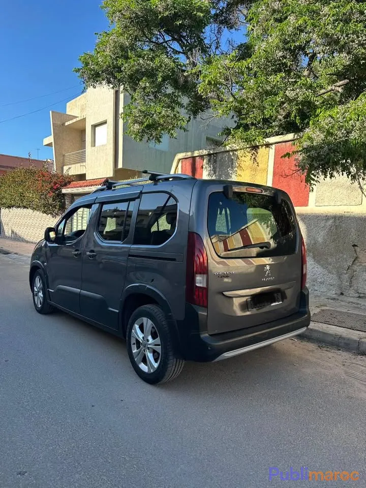 Titre de l'annonce  Peugeot Rifter 2019 – Première Main | Peinture D'origine | Tout Options photo 3