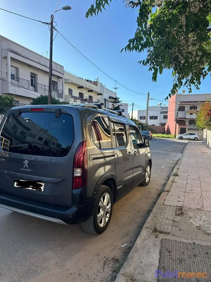 Titre de l'annonce  Peugeot Rifter 2019 – Première Main | Peinture D'origine | Tout Options photo 4