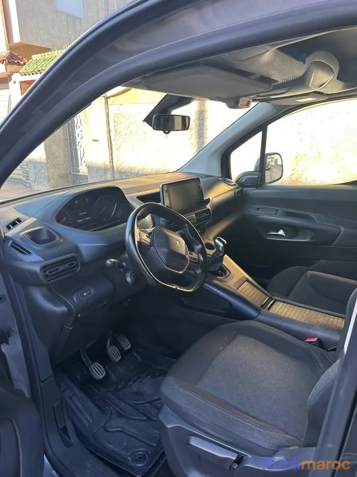 Titre de l'annonce  Peugeot Rifter 2019 – Première Main | Peinture D'origine | Tout Options photo 7