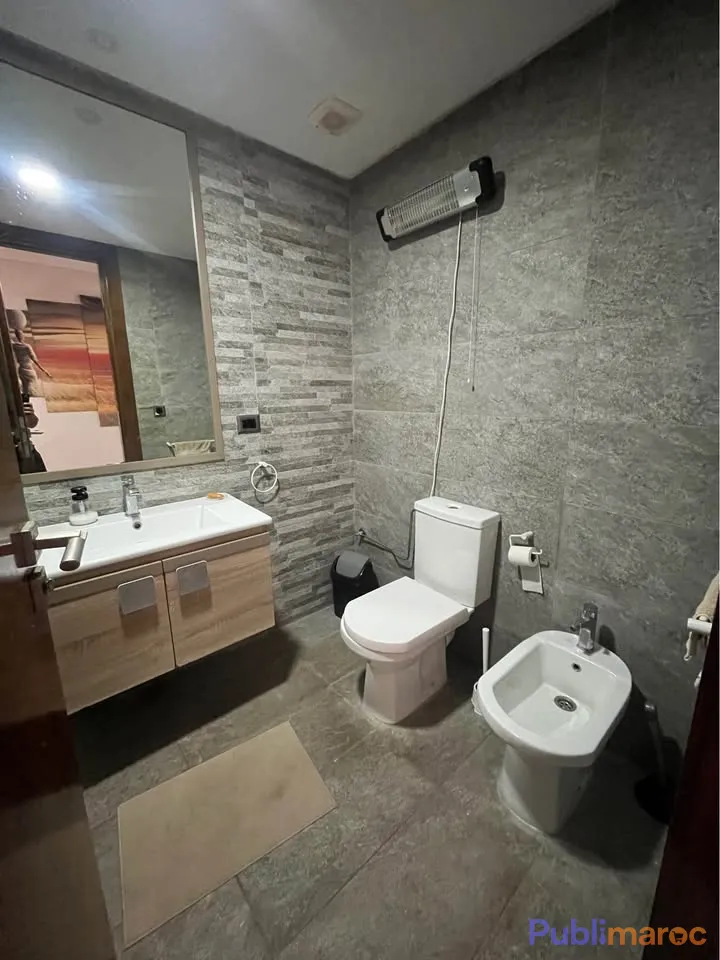 APPARTEMENT 3 CHAMBRES MEUBLÉ À LOUER – DAR BOUAZZA | SUNSQUARE photo 3