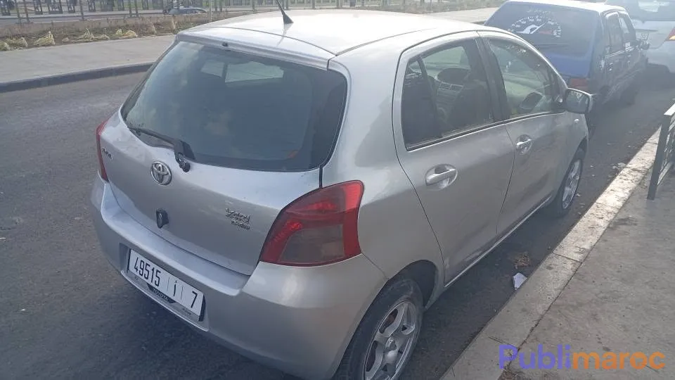 Toyota Yaris Essence (Modèle 2009) – Toutes Options photo 2