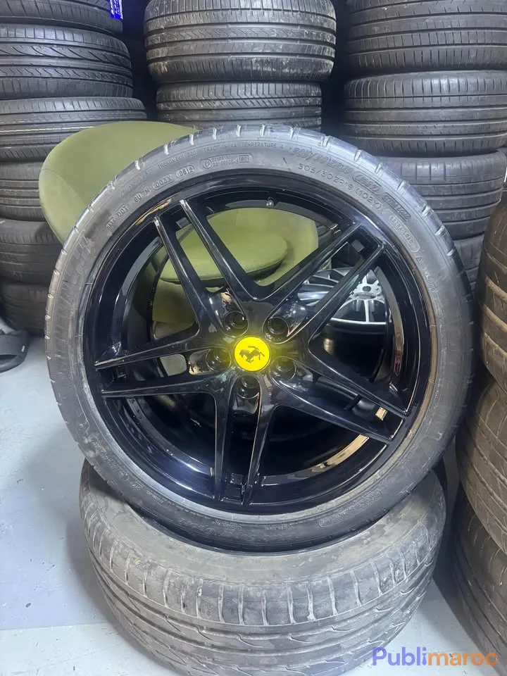 4 Jantes Ferrari F430 19 pouces avec pneus neufs Michelin 305/30 R19 et 235/35 R19
