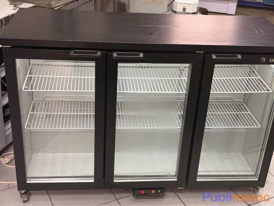 SOUS COMPTOIR VITRÉ RÉFRIGÉRÉ CORECO (1,40 m) À VENDRE
